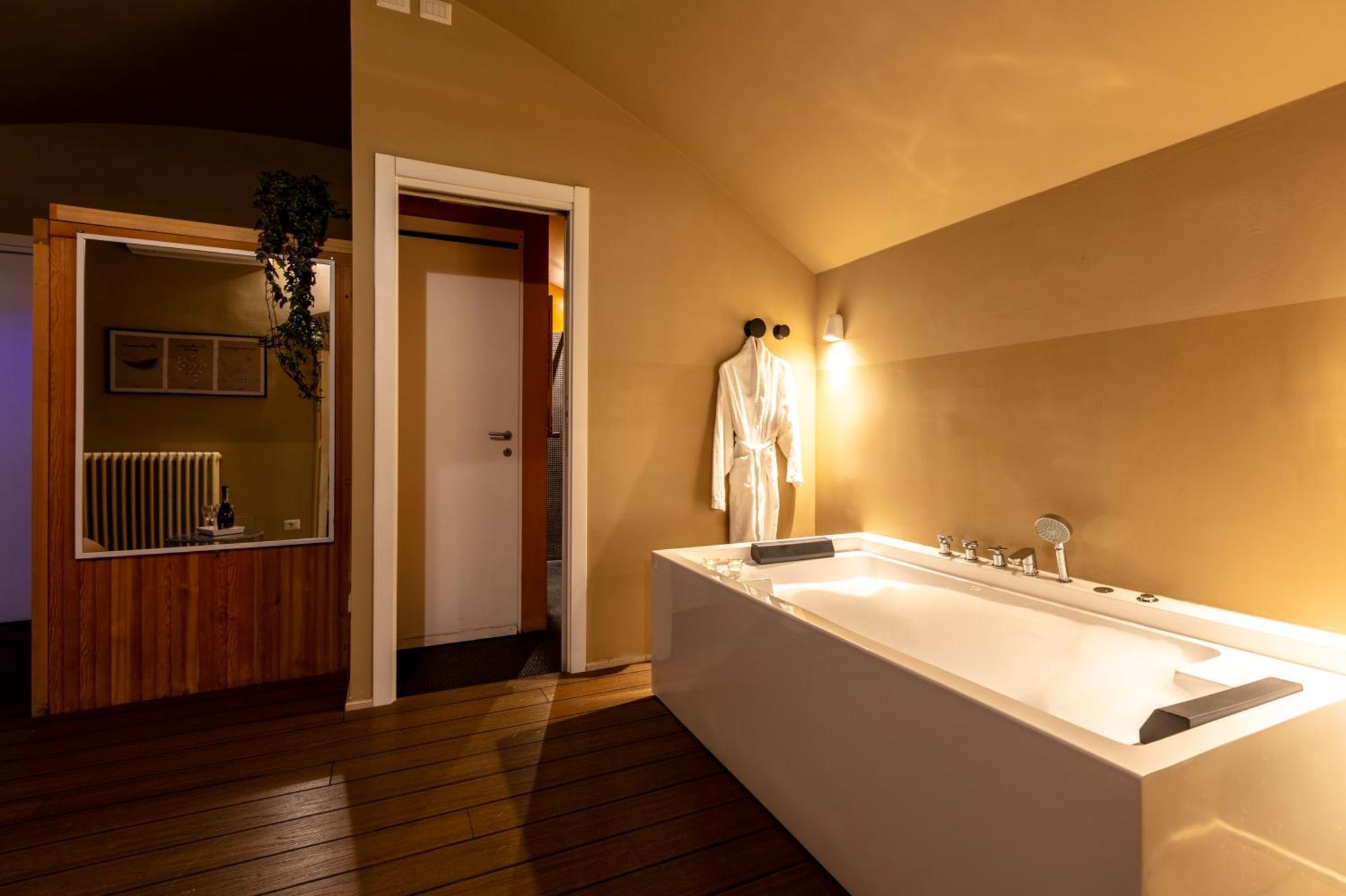 Romac Coronari With Gym, Sauna And Garden מראה חיצוני תמונה